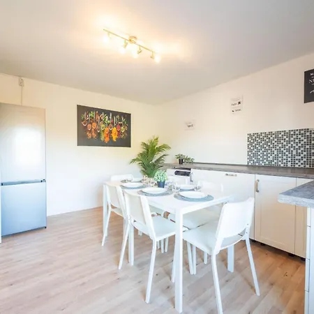 Monteurwohnung-fuer-7-personen-1-og-7-betten-in-schwarzenbek-skge0903 *